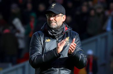 Klopp heeft geen probleem met z'n zelfvertrouwen: 'Als we zo spelen, komt niemand van ons af'