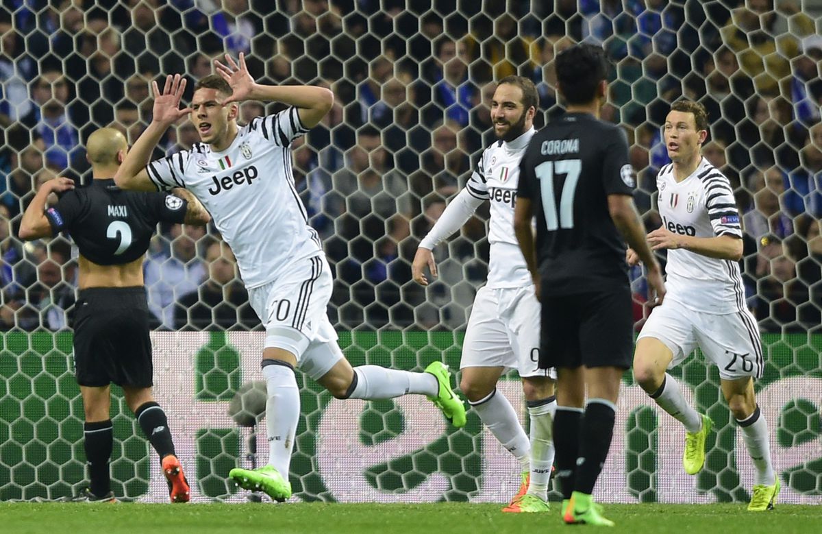 Juventus legt 10 man van Porto binnen 2 minuten over de knie