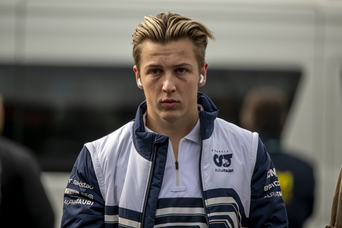 Liam Lawson neemt stuur van Verstappen over in eerste vrije training Abu Dhabi