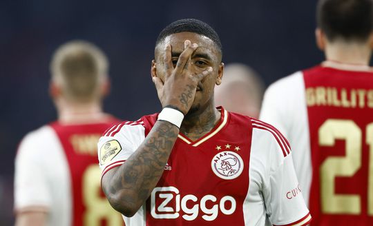 Ajax weer op gelijke hoogte met PSV: laagvlieger Emmen dieper in de problemen