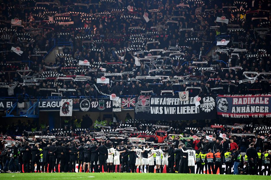 Lief! Frankfurt-fans geven overbodige kaarten van EL-finale aan arme kinderen