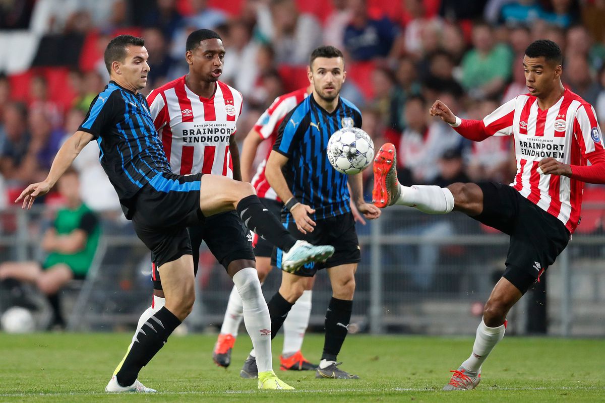 Rosario vertelt wat Van Bommel zei in de rust van PSV-Apollon