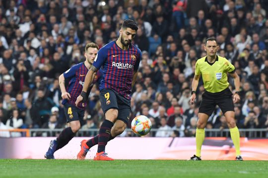 Ter Stegen en lekkere goals Suárez helpen Barcelona aan finaleplek ten koste van Real (video)