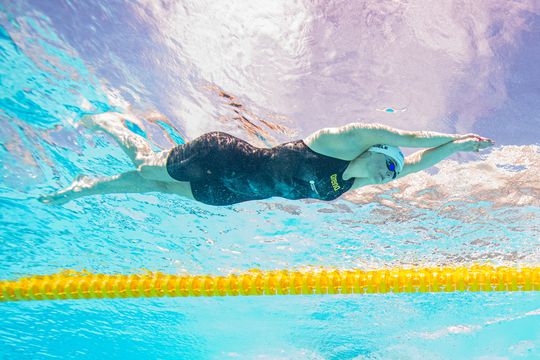 🎥 | Tessa Giele verrast op EK kortebaan met gouden medaille op 50 meter vlinderslag