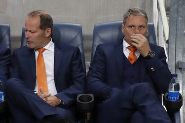 Van Basten en de KNVB per 1 oktober uit elkaar