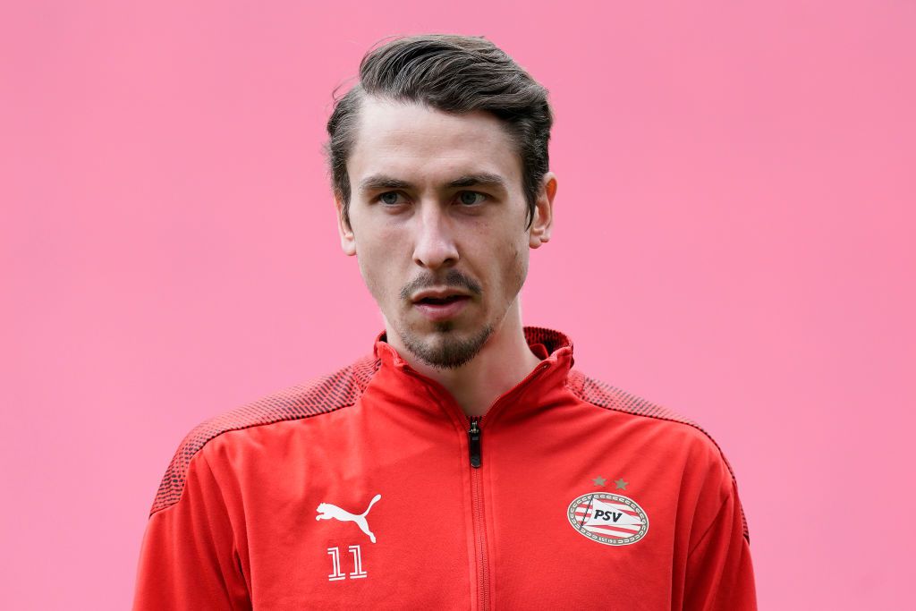 PSV geeft update over verhuurde spelers en laat Adrian Fein teruggaan naar Bayern München