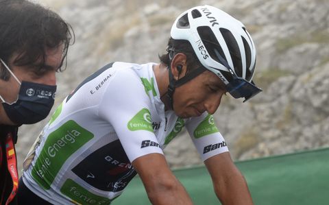 Egan Bernal loopt leeg vanwege vergiftigde familiehond: 'We voelden onmacht'