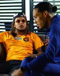 🎥​​😁 | Virgil van Dijk en Ronnie Flex maken Oranje-fans warm voor WK-feest: 'Tuurlijk ben ik erbij bro!'