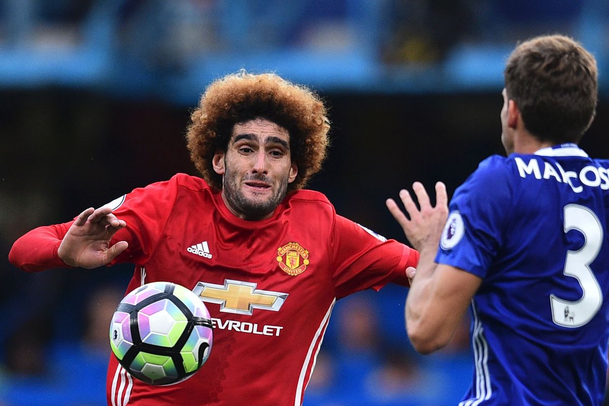 Fellaini verlengt bij United, fan: 'Dit is nog verschrikkelijker dan m'n dode kat'