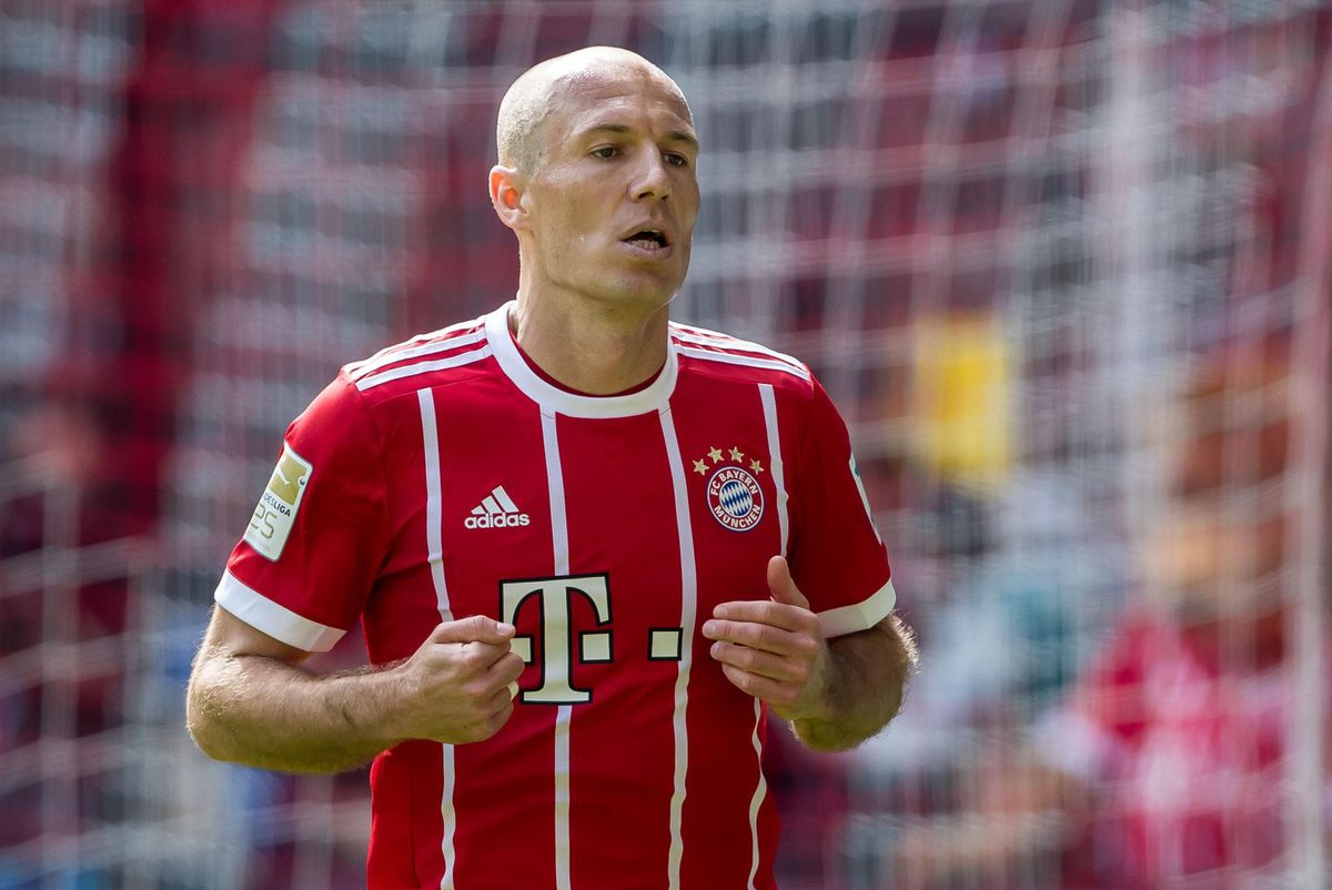 Robben traint weer mee na tennisblessure