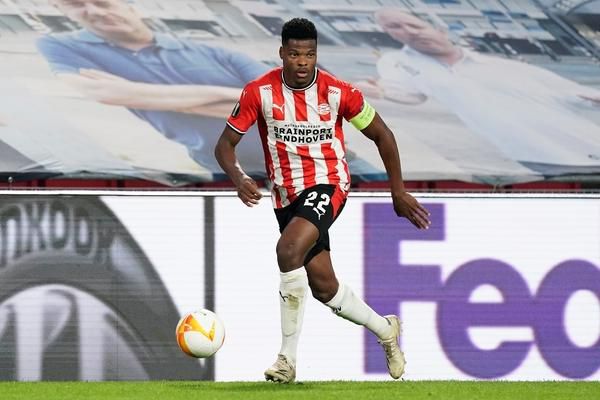 PSV meldt nieuwe corona-besmettingen: nog 3 spelers missen Vitesse-uit