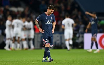 🎥 | Wat is er aan de hand met Lionel Messi? Sterspeler na 1 helft gewisseld, PSG buigt achterstand om