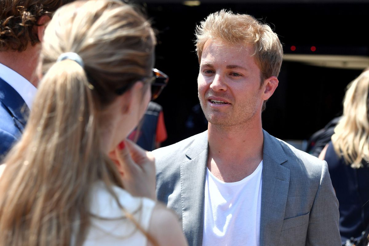 Regerend wereldkampioen Rosberg doet podiuminterviews in Monaco