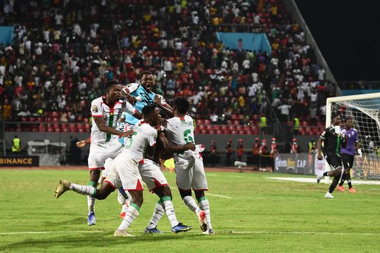 Burkina Faso neemt strafschoppen beter dan Gabon en is kwartfinalist op Afrika Cup