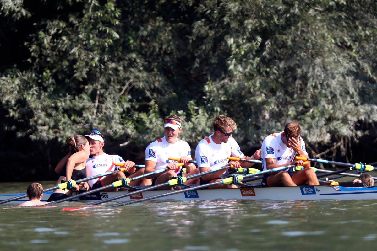 YES! Mannen-dubbelvier roeit met overmacht naar goud op WK