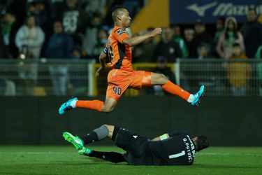 Benfica verliest, Sporting wint zonder doelpunt van Bas Dost