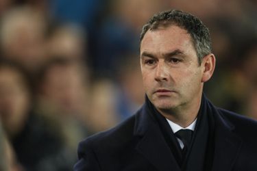 Hekkensluiter Swansea City zet coach Clement op straat