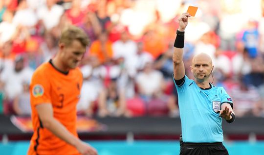 Dit schrijven de regels over de rode kaart van Matthijs de Ligt