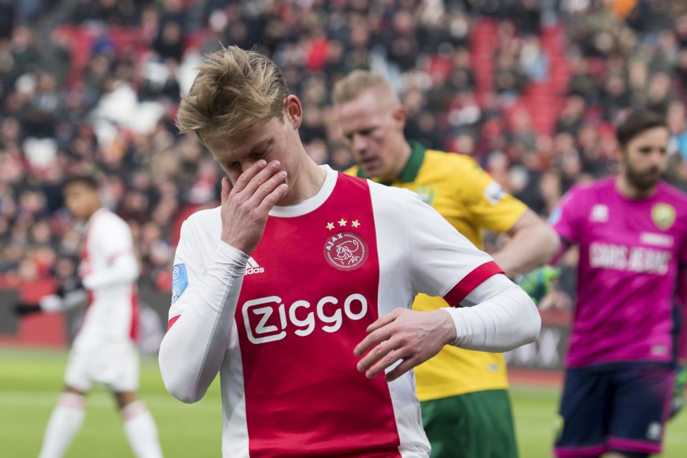 Ajax geeft PSV adem in titelstrijd na bloedeloze 0-0 tegen ADO Den Haag