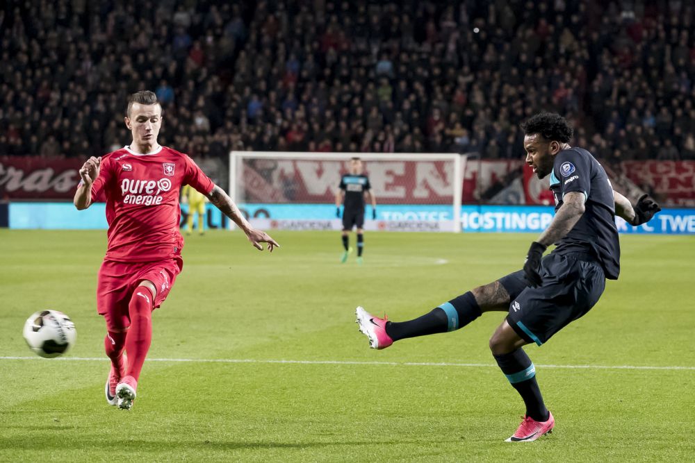 PSV loopt averij op in ontsierd 'drugsduel' bij FC Twente