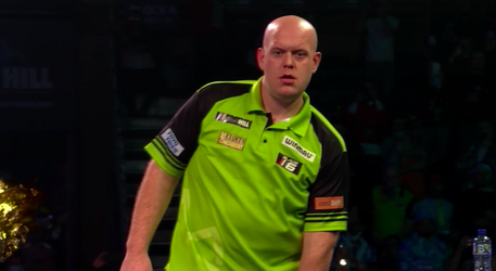 🎥 | Oeps... Van Gerwen kan niet beginnen omdat hij geen pijlen heeft
