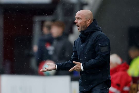 Ajax-trainer Alfred Schreuder miste niet de instelling, maar kwaliteit tegen AZ: 'Harde, onnodige nederlaag'