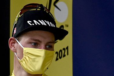 Mathieu van der Poel ging diep voor een nieuwe dag in het geel: 'Hebben alles gegeven'