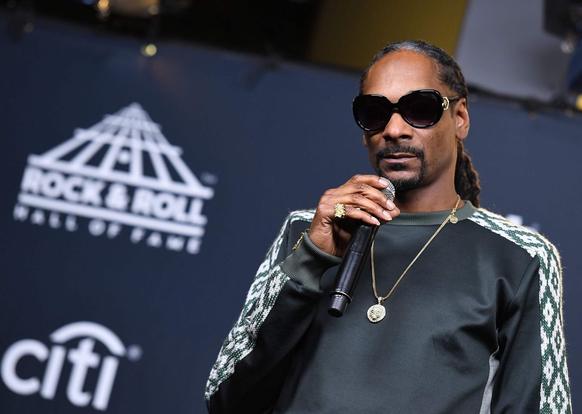 UFC'ers willen commentator Snoop Dogg ontslagen zien