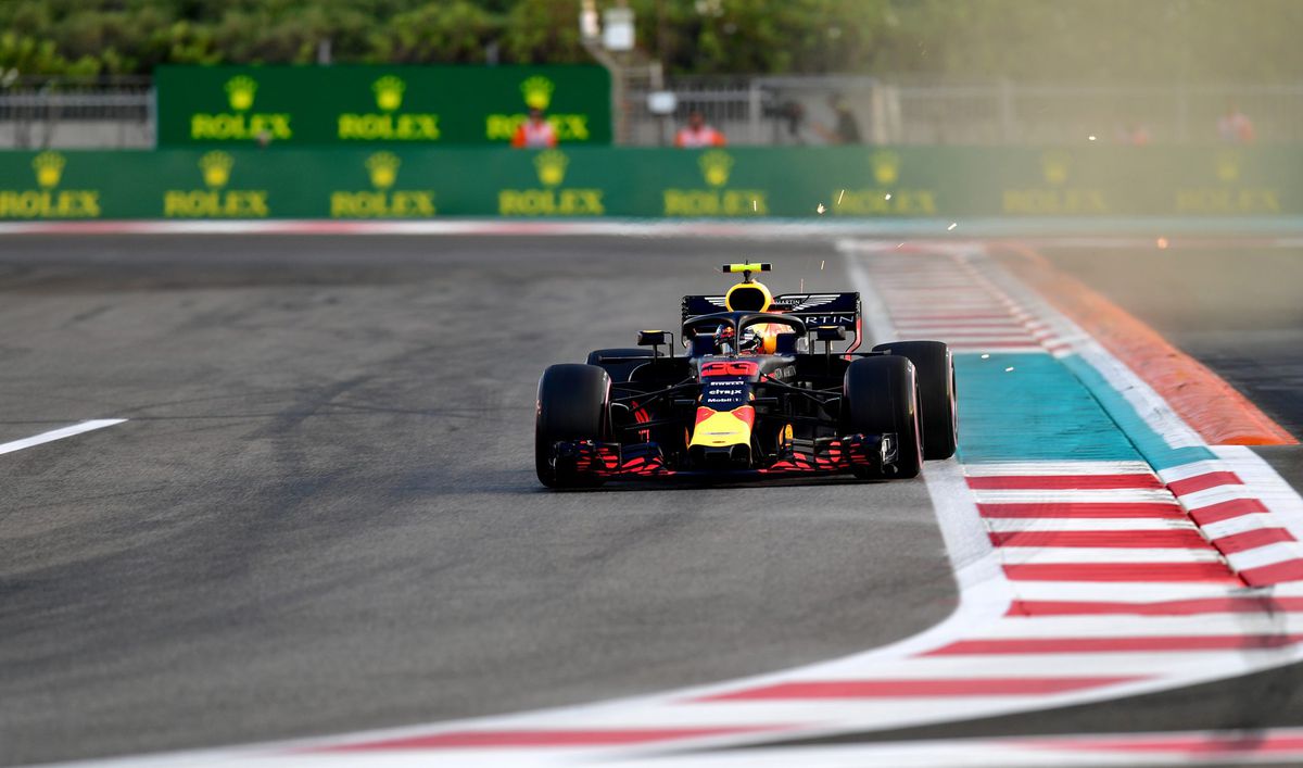 Mercedes pakt complete 1e startrij in Abu Dhabi, Verstappen vanaf P6