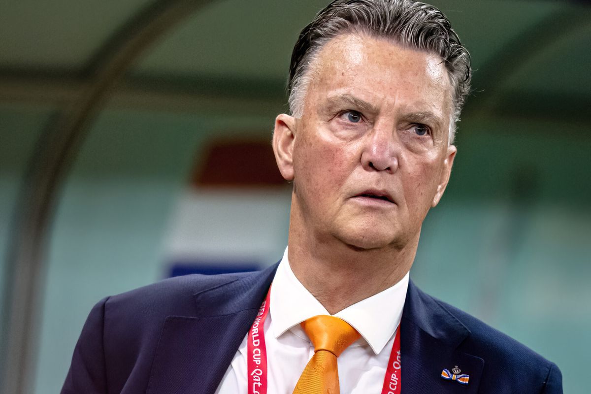 Louis van Gaal gaat Ajax tóch helpen: 'We moeten allemaal een bijdrage leveren'