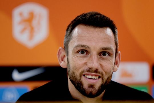 Stefan de Vrij vervangt Virgil van Dijk tegen Wales: 'De bondscoach heeft het net bevestigd'