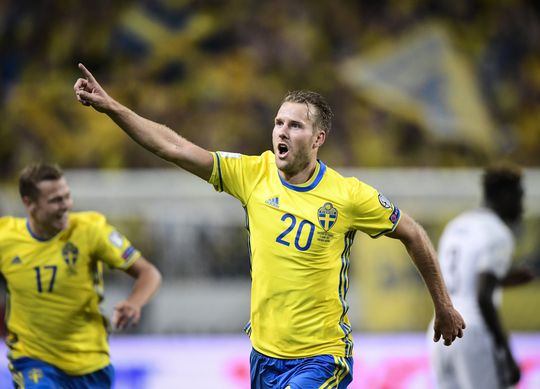 WHUT! Toivonen maakt deze zieke goal vanaf de middenlijn (video)