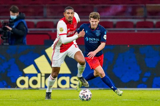Men snapt VAR Bas Nijhuis niet bij goedgekeurde Ajax-goal: 'Overtreding is overtreding'