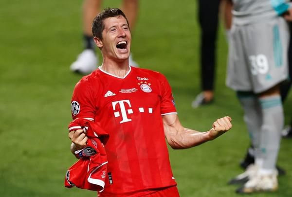 Lewandowski evenaart Cruijff: topscorer in alle 3 de competities die Bayern won