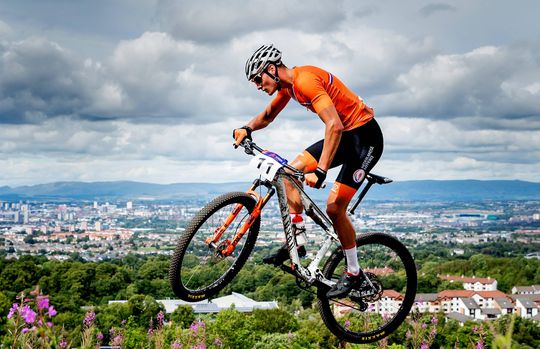 Mathieu van der Poel ook de koning op de mountainbike: Europees kampioen
