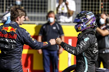 🔊 | De volledige boordradio van Hamilton na crash: pas na 3 (!) minuten vraagt-ie hoe het met Verstappen is