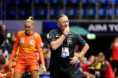 Bondscoach Per Johansson scoort met Nederlandse handbalsters: 'Maar vanaf nu wordt het zwaar'