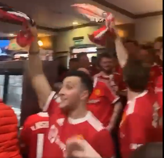 🎥 | Manchester United-fans hebben nu al een liedje voor Erik ten Hag