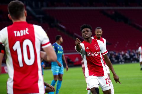 Ajax snoept tussendoortje Sparta op
