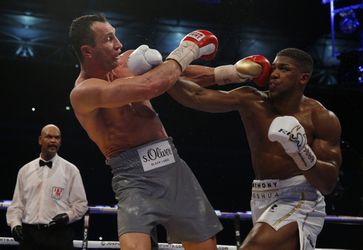 Management Joshua: 'Gesprekken over rematch met Klitschko'