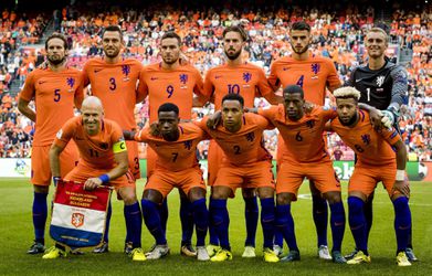 Michael Oliver fluit Nederland tegen Wit-Rusland