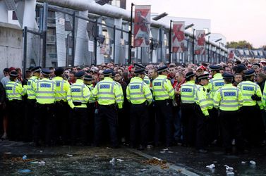 Aftrap Arsenal - FC Köln uur uitgesteld vanwege enorme massa Duitse fans