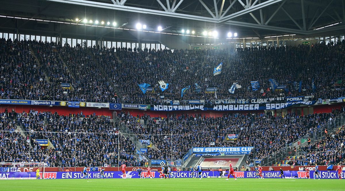 📸 | Waanzinnig! 20.000 fans volgen HSV voor uitduel in Düsseldorf