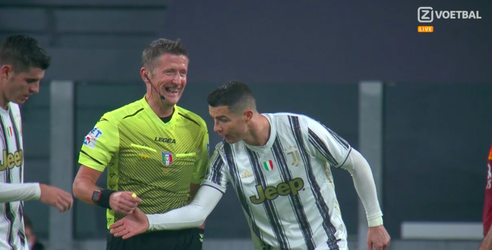 🎥 | Ronaldo gelooft scheids niet en wil toch effe checken of hij niet gescoord heeft