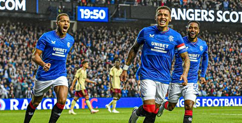 Rangers wint door goal Cyriel Dessers en zet stap richting rematch met PSV