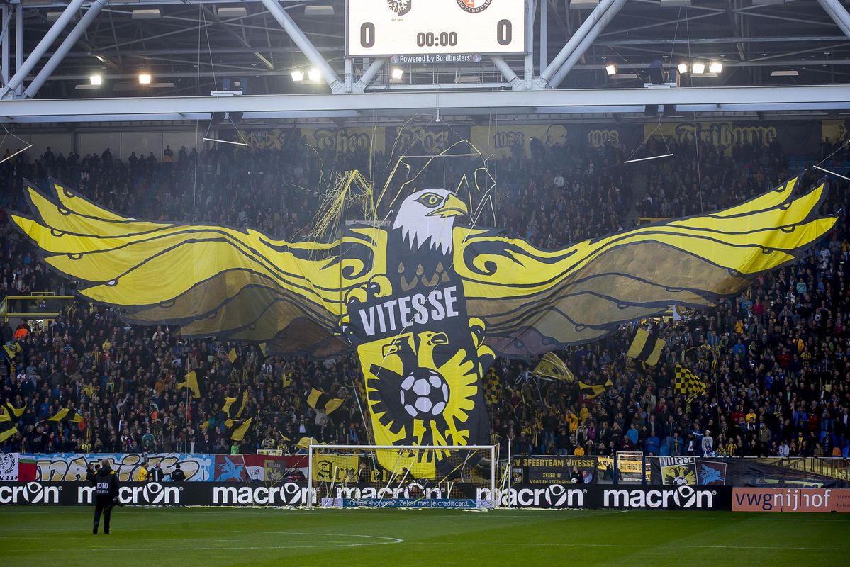 Fans zwaaien Vitesse vrijdagavond uit in GelreDome