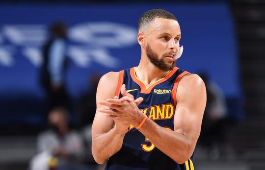 Chaos bij NBA-free agency gaat door: Lakers halen compleet nieuw team, Curry 'gets paid'
