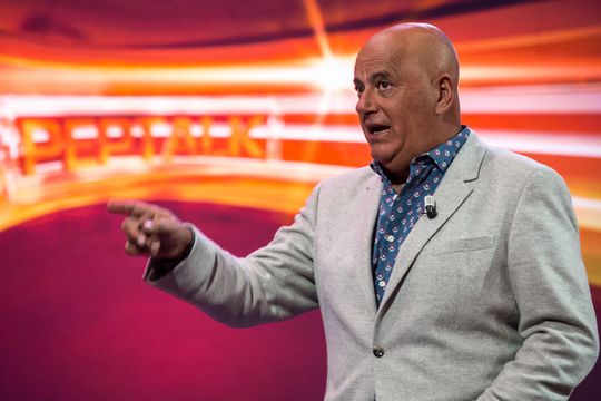 Jack van Gelder wordt boos op publiek tijdens Rondo-uitzending (video)