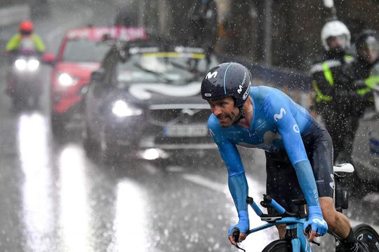 Renner maakt foto van benen na loodzware Giro-etappe: 'Ik ben klaar voor een oorlog' (foto)