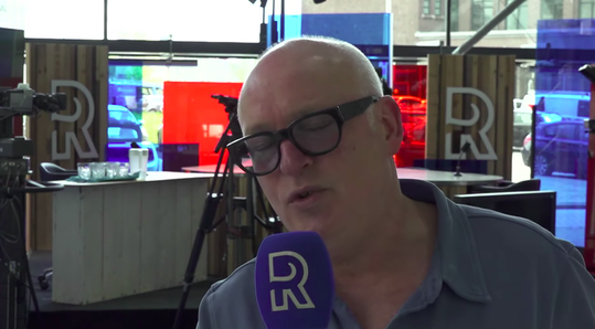 🎥 | René van der Gijp stuk om Songfestival: 'Stel dat Feyenoord daardoor geen EL haalt'